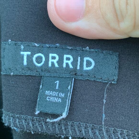 Torrid high waisted floral black red and green skirt - Picture 4 of 9